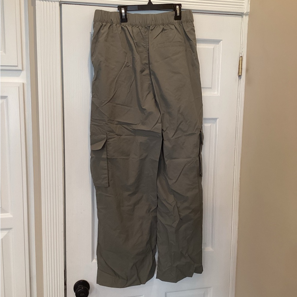Wilo Womens Olive Cargo Pants - Picture 2 of 4